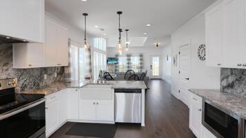 House, Multiple Beds (Cape Bear) | Private kitchen | Oven, toaster