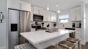 Townhome, Multiple Beds (Wine Down) | Private kitchen