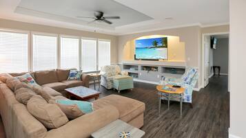 House, Multiple Beds (Salty Breeze) | Living area