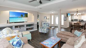 House, Multiple Beds (Salty Breeze) | Living area