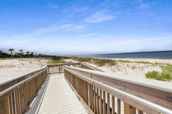 Townhome, 2 Queen Beds (Beach View Lower) | Beach