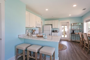 Casa de ciudad, 2 camas Queen size (Beach View Lower) | Cocina privada | Horno