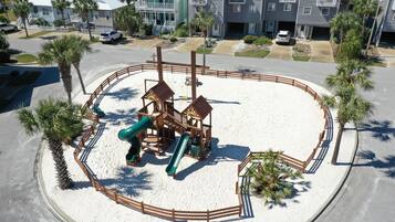 House, Multiple Beds (Barrier Dunes 547 Sand and Surf) | Children’s area