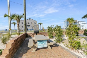 Condo, varias camas (Club at Mexico Beach 2C Coastal Dream) | Restaurante al aire libre