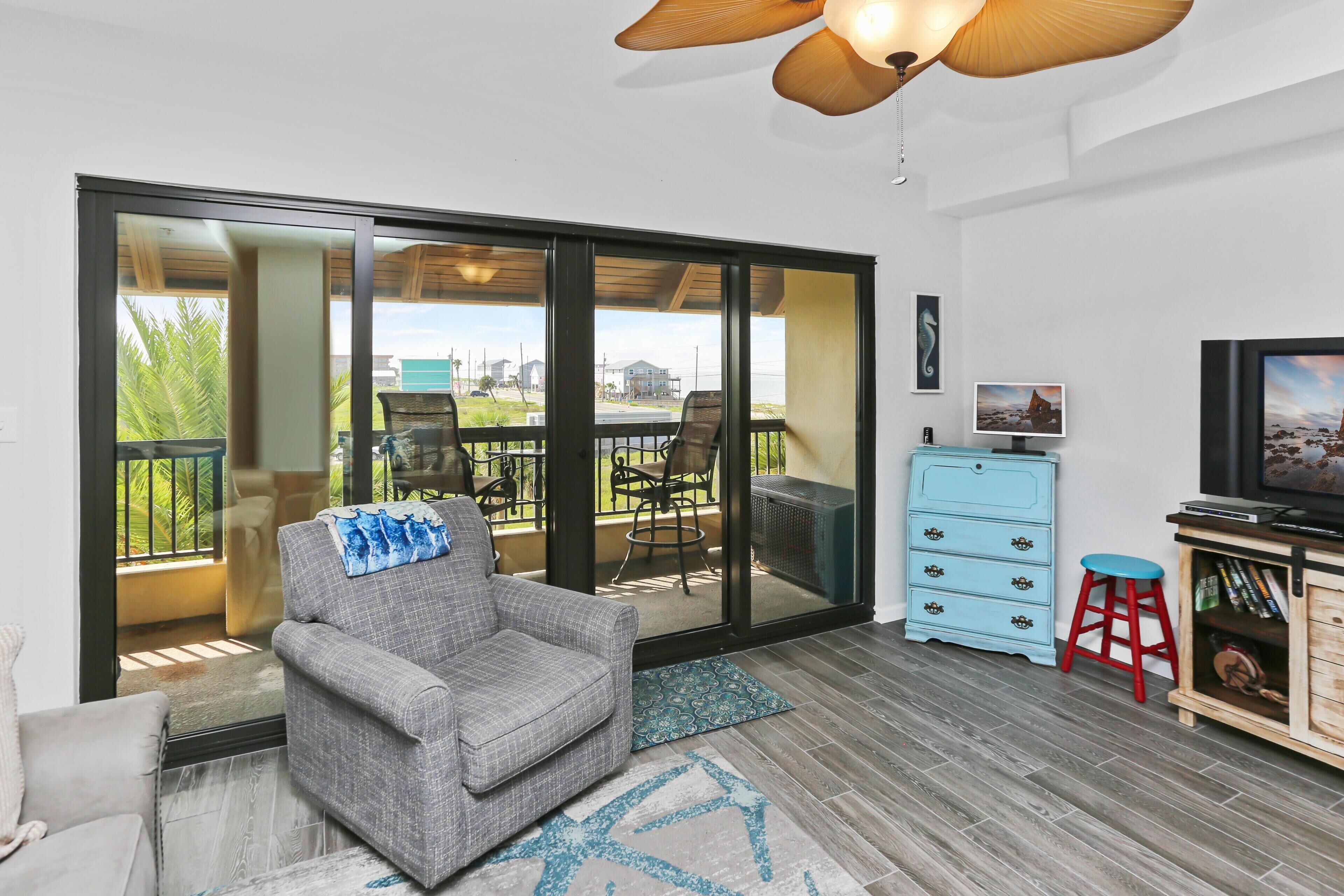 コンドミニアム ベッド (複数台) (Club at Mexico Beach 2C Coastal Dream) | リビング エリア