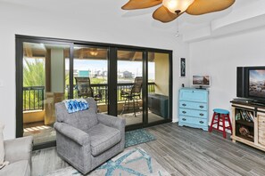 Condo, nhiều giường (Club at Mexico Beach 2C Coastal Dream) | Khu phòng khách