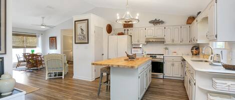 House, Multiple Beds (Cape Escape) | Private kitchen | Oven, toaster