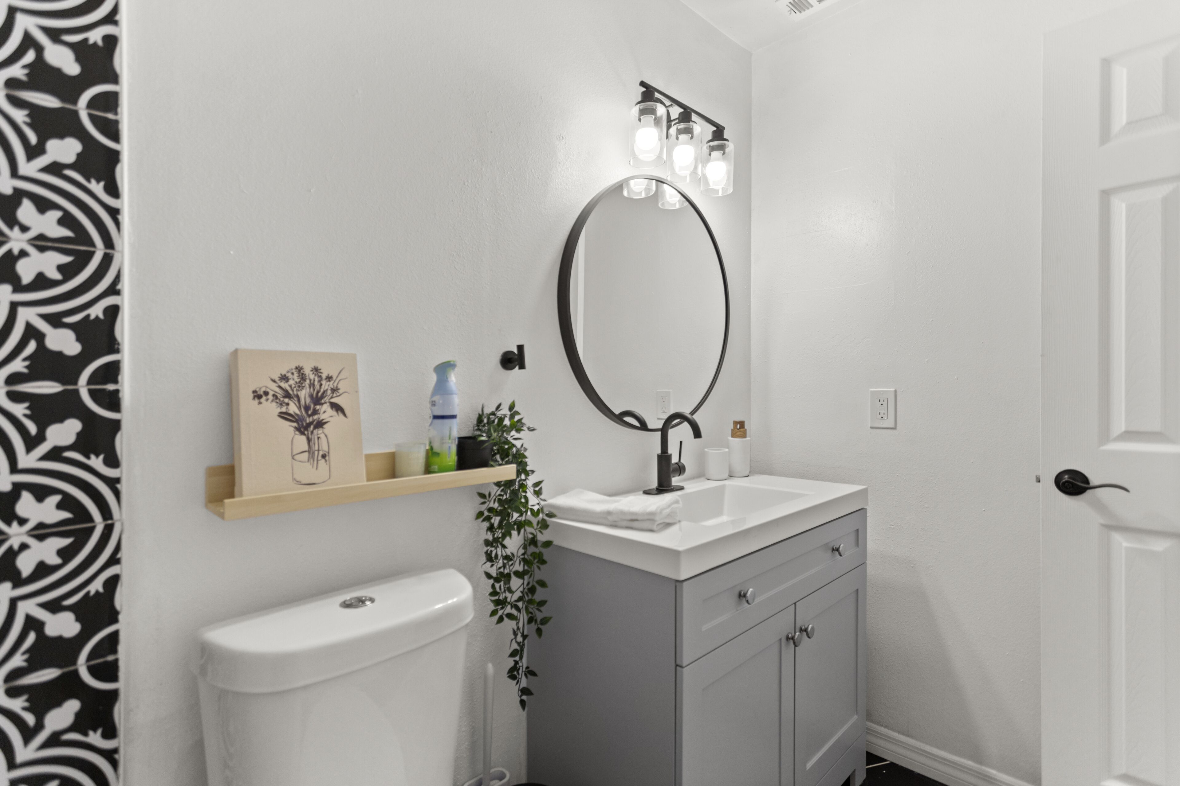 Towels, soap, shampoo, toilet paper