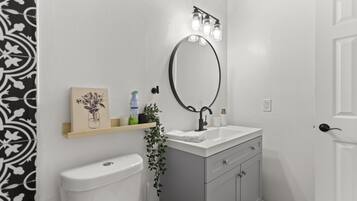 Towels, soap, shampoo, toilet paper