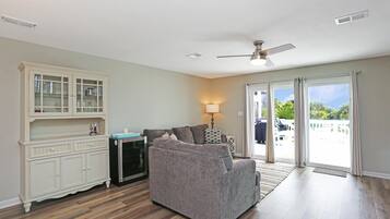 House, Multiple Beds (Barrier Dunes 112 Cape Time) | Living area