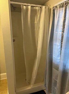 Dusche, Handtücher, Seife, Shampoo