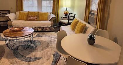 Cozy & Peaceful Cottage near SGMC, VSU, Down town