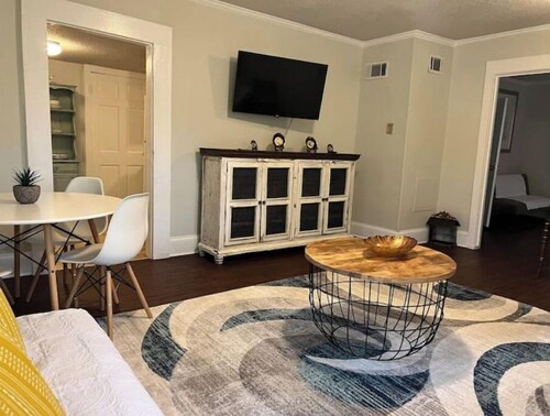 Cozy & Peaceful Cottage near SGMC, VSU, Down town 