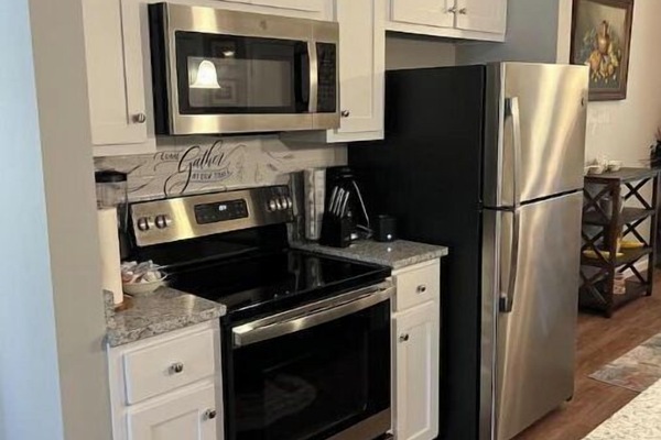 Geladeira, micro-ondas, fogão, cooktop