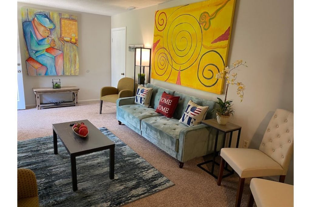 Comfy & Spacious Home 3BR&2BA Original Art WorkW