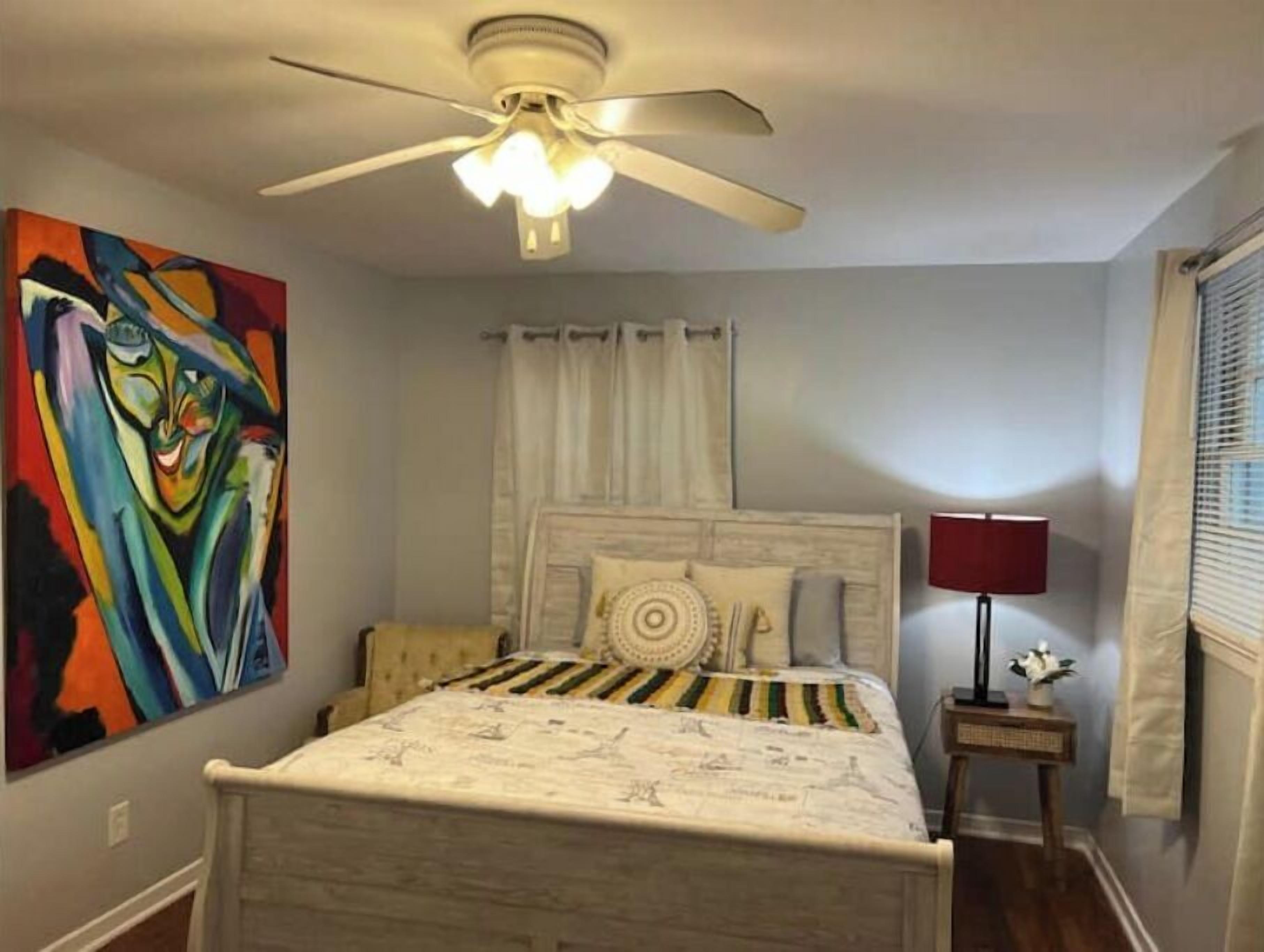 3 habitaciones, escritorio, tabla de planchar con plancha y wifi 