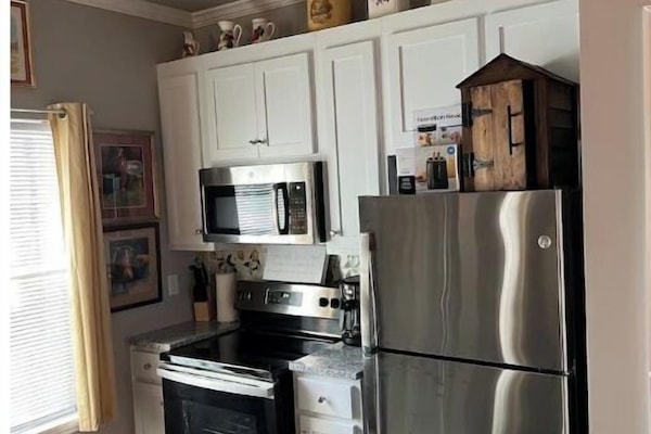 Frigorífic, microones, forn i placa de cuina