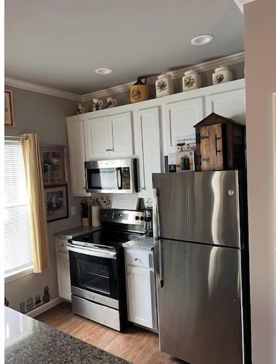 Clean Modern Deco Apt 1 BR 1 Bath Near Everything