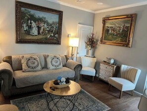 Smart TV - Clean Modern Deco Apt 1 BR 1 Bath Near Everything (Valdosta)