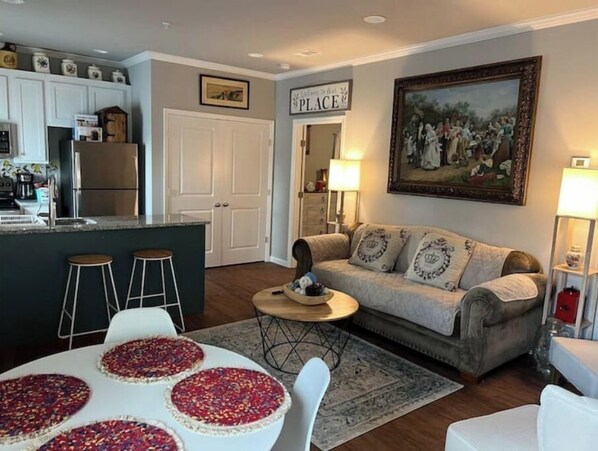 Smart TV - Clean Modern Deco Apt 1 BR 1 Bath Near Everything (Valdosta)