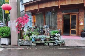 Unclassified image, 3 of 11, button - Lake House (Taishun)