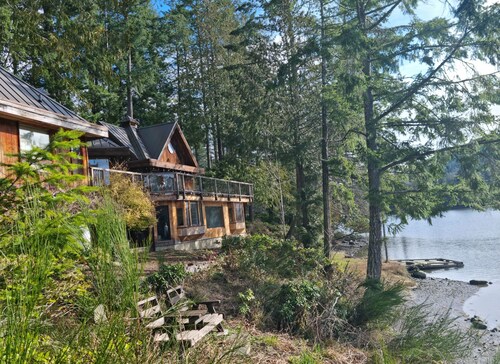Charming waterfront Salt Spring Island B&B