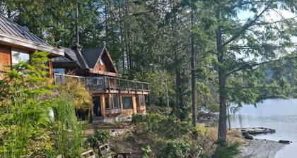 Charming waterfront Salt Spring Island B&B