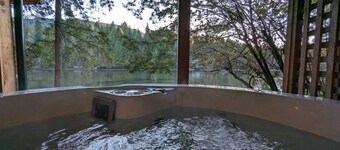 Charming waterfront Salt Spring Island B&B