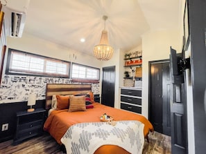 2 bedrooms, desk, iron/ironing board, free WiFi