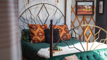 1 bedroom, desk, iron/ironing board, WiFi