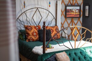 1 habitación, escritorio, tabla de planchar con plancha y wifi 