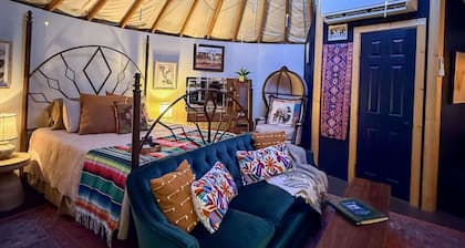 Glamp in Heated Yurt in Big Bend @ Casa de Marca
