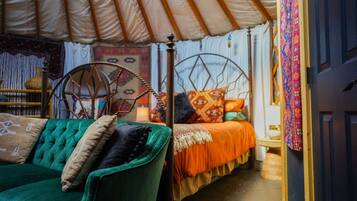 1 bedroom, desk, iron/ironing board, WiFi