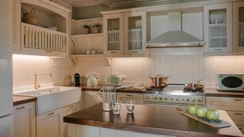 Biệt thự | Bếp riêng | Tủ lạnh, lò nướng, dụng cụ pha espresso, dụng cụ pha cà phê/trà