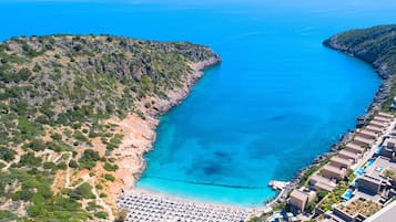 Beach nearby, sun loungers, beach towels