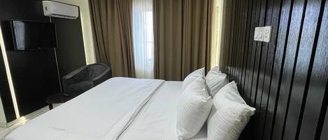 Literie de qualité supérieure, surmatelas, bureau