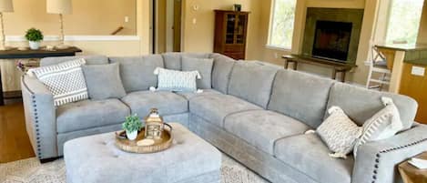 Smart TV, fireplace