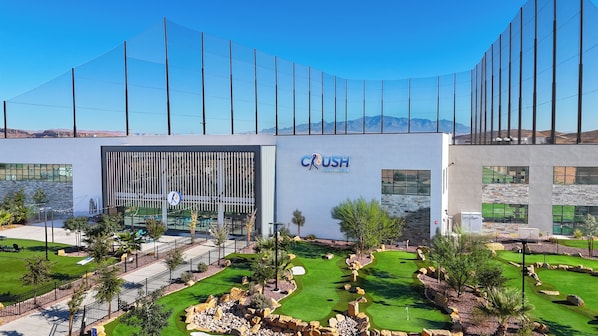 Enjoy Discounts at Crush Golf + Grill During Your Visit
