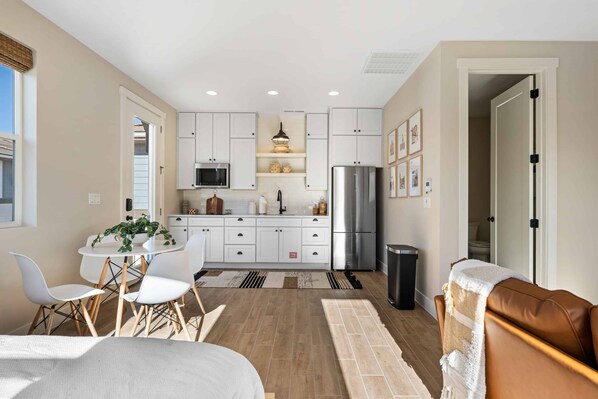 Interior - No Bay Days Casita: Desert Color Lagoon + Beaches (St George)