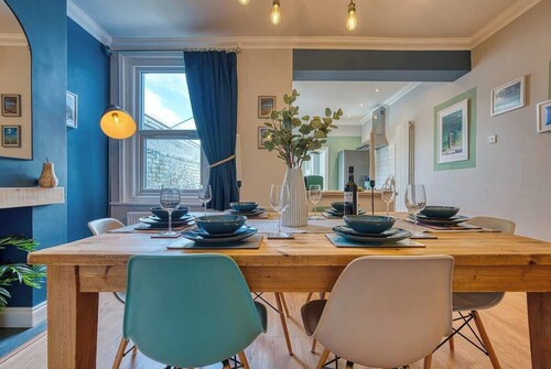 2-Bed Southsea House with Garden, Fireplace and Free Parking
