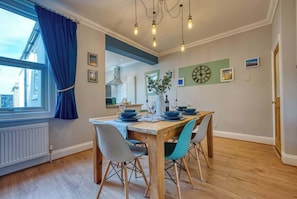 Dining - 2BR Stylish, Cosy & Chic Coastal House with Garden (Portsmouth)