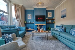 TV, fireplace, DVD player, books