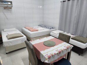 1 bedroom, desk, iron/ironing board, free WiFi - Athens -Air Conditioning-Expo Center Norte (São Paulo)