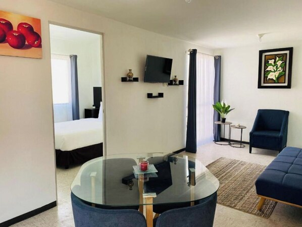 Fer et planche à repasser, accès au Wi-Fi (inclus), literie fournie