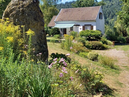Detached house in LE PARC DU MORVAN in Chalaux for 4 people.