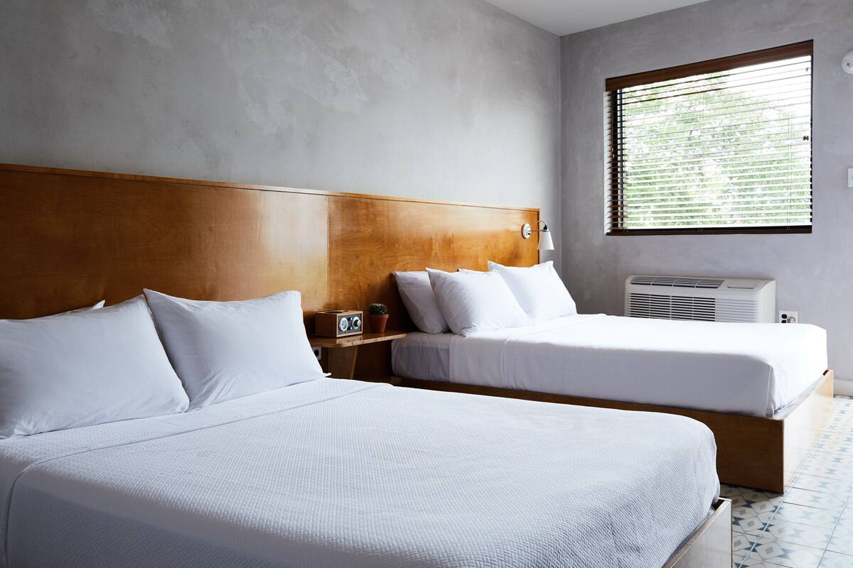 Habitación básica doble | Cortinas opacas y wifi gratis
