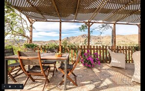 تناول الطعام بالخارج