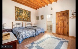 2 bedrooms, in-room safe, travel cot, free WiFi