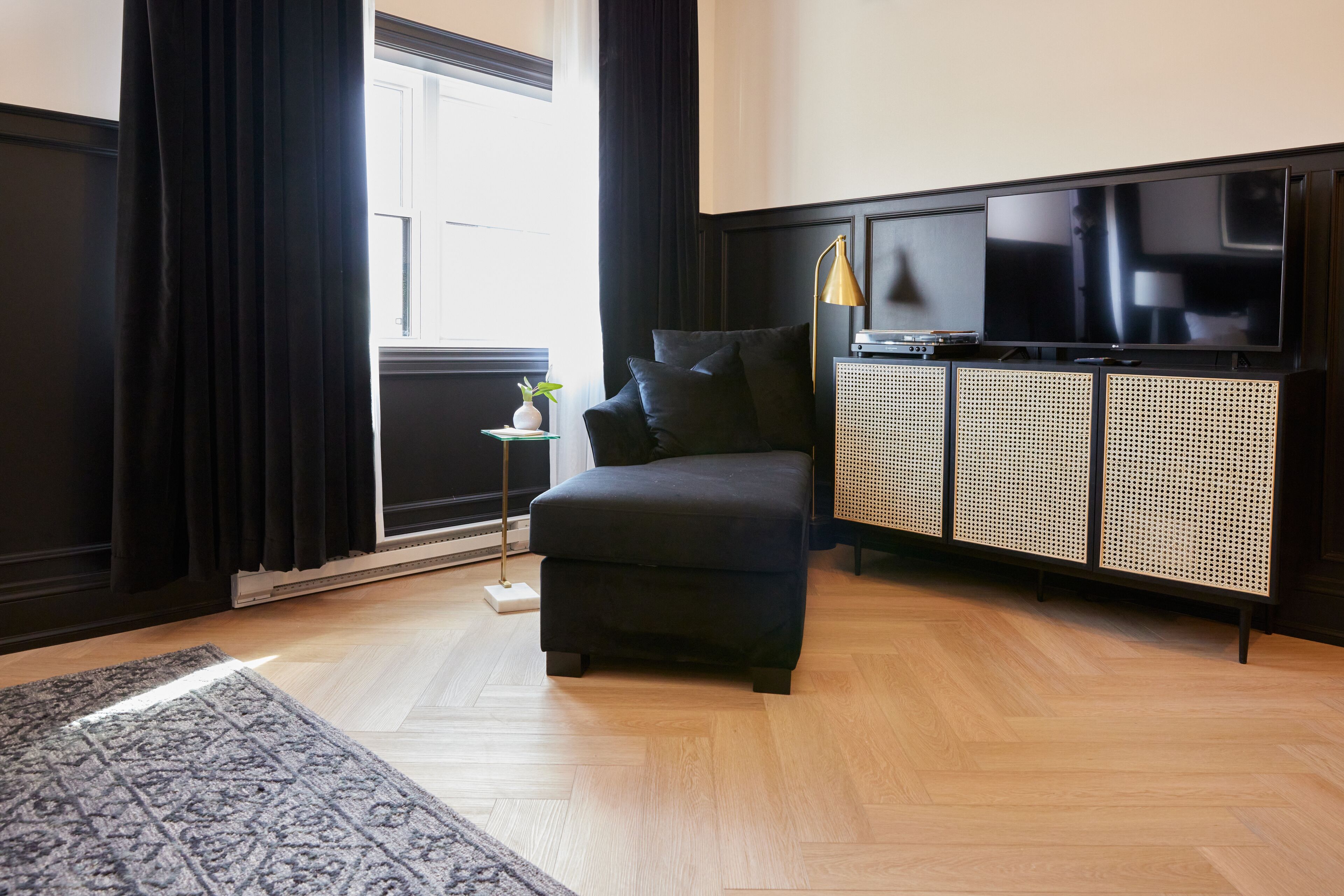 Deluxe Room, 1 King Bed | Frette Italian sheets, premium bedding, individually decorated