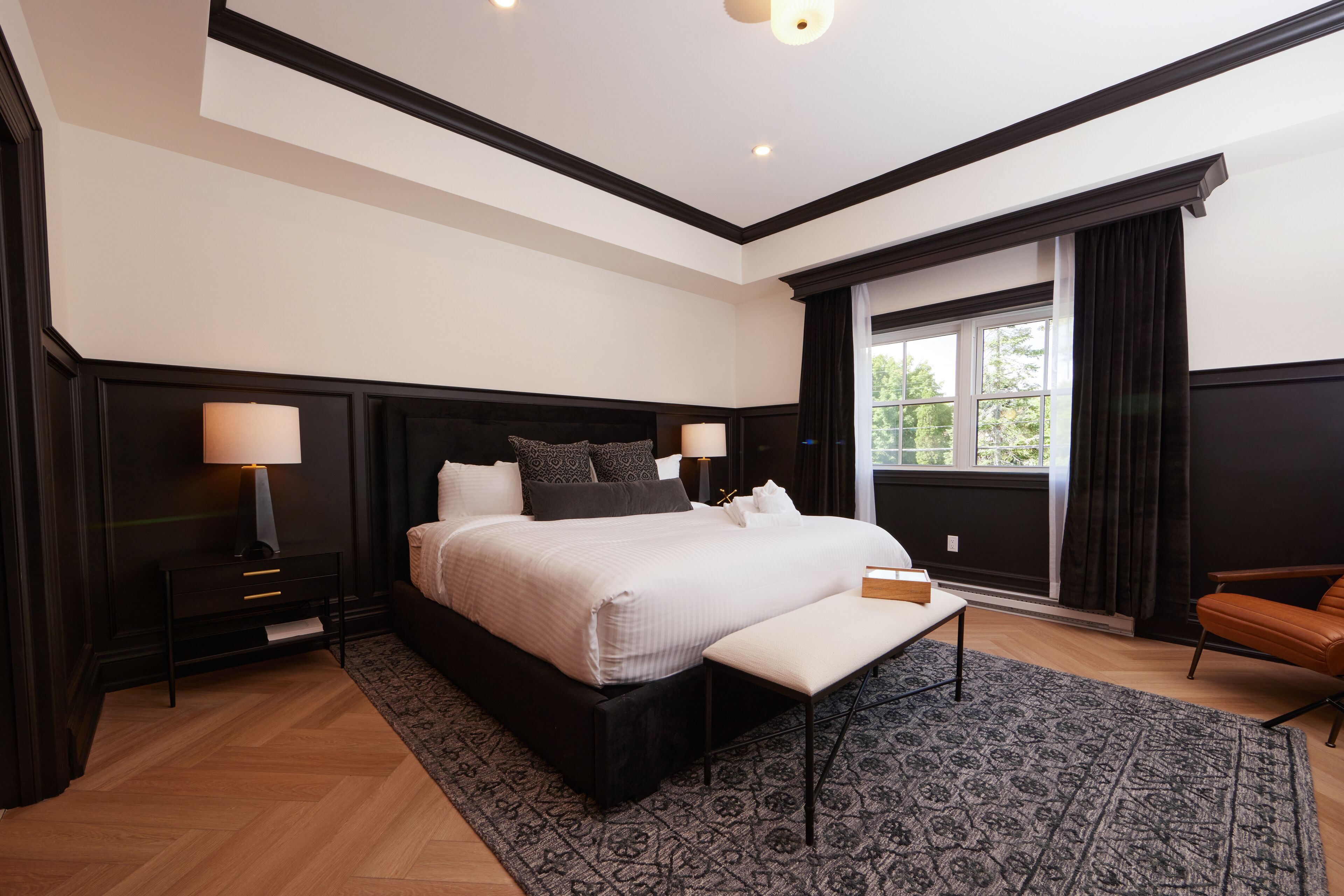 Deluxe Room, 1 King Bed | Frette Italian sheets, premium bedding, individually decorated
